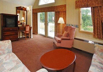 Econo Lodge Inn & Suites Groton Exteriér fotografie