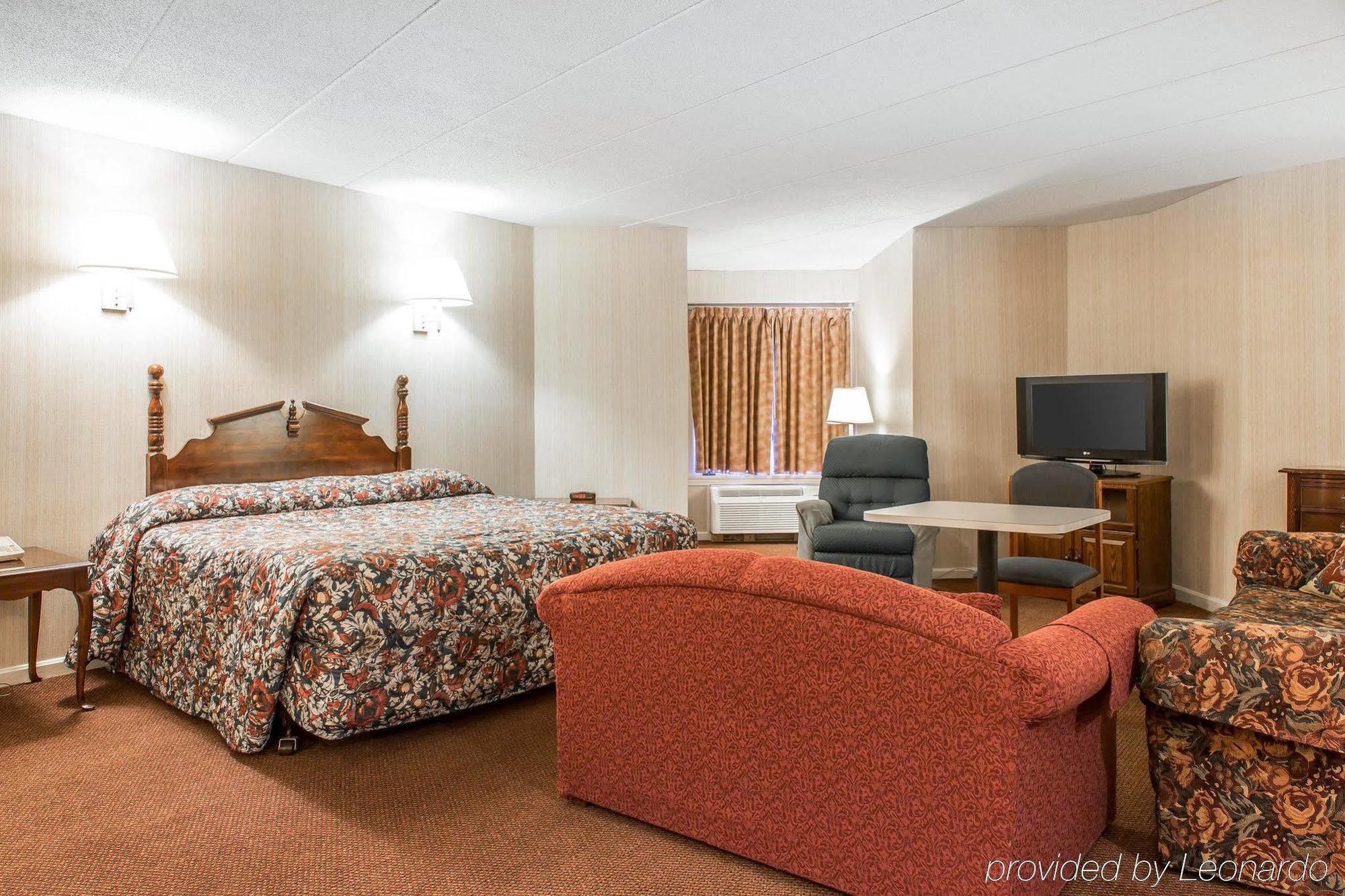 Econo Lodge Inn & Suites Groton Exteriér fotografie