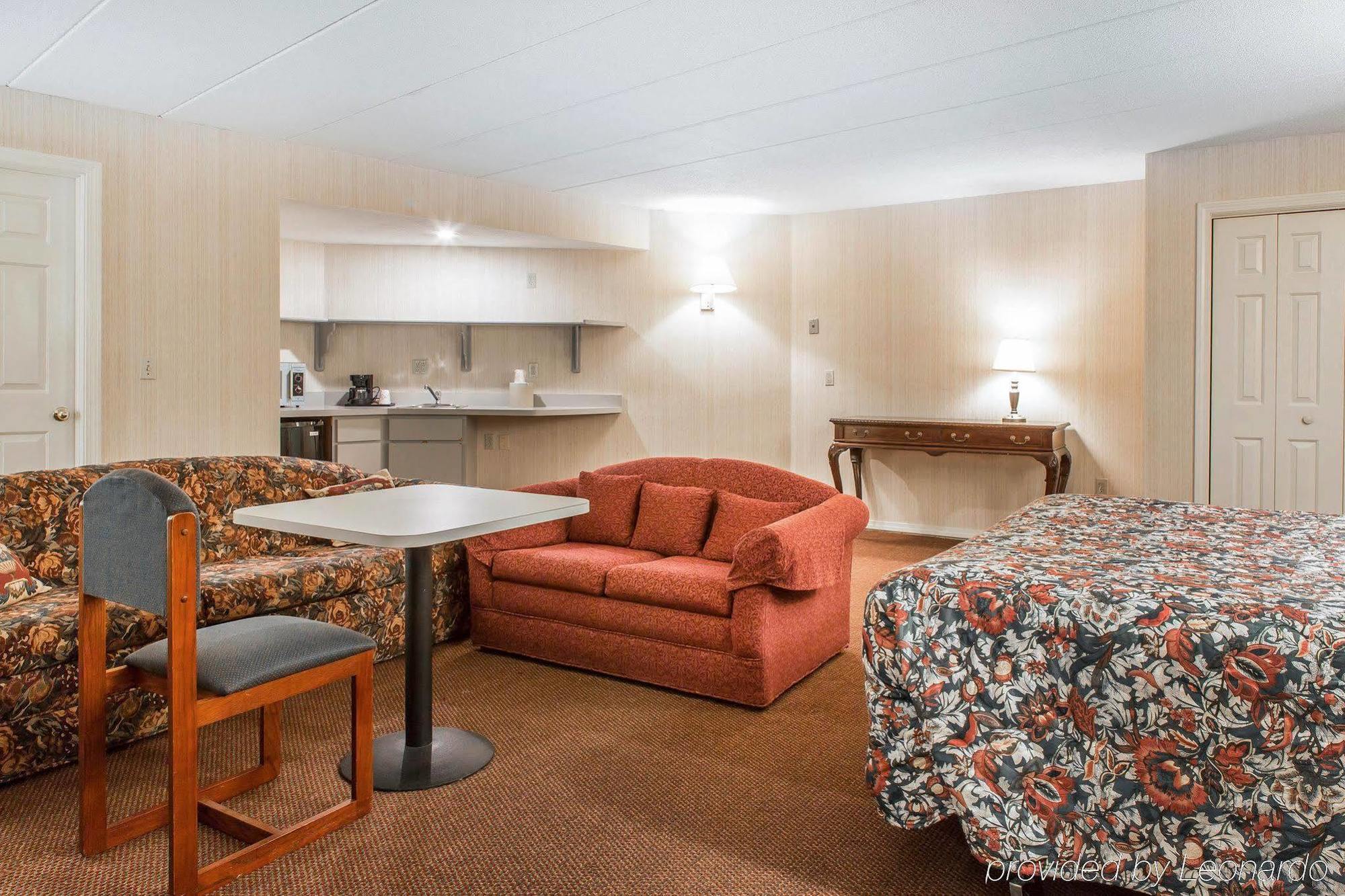 Econo Lodge Inn & Suites Groton Exteriér fotografie
