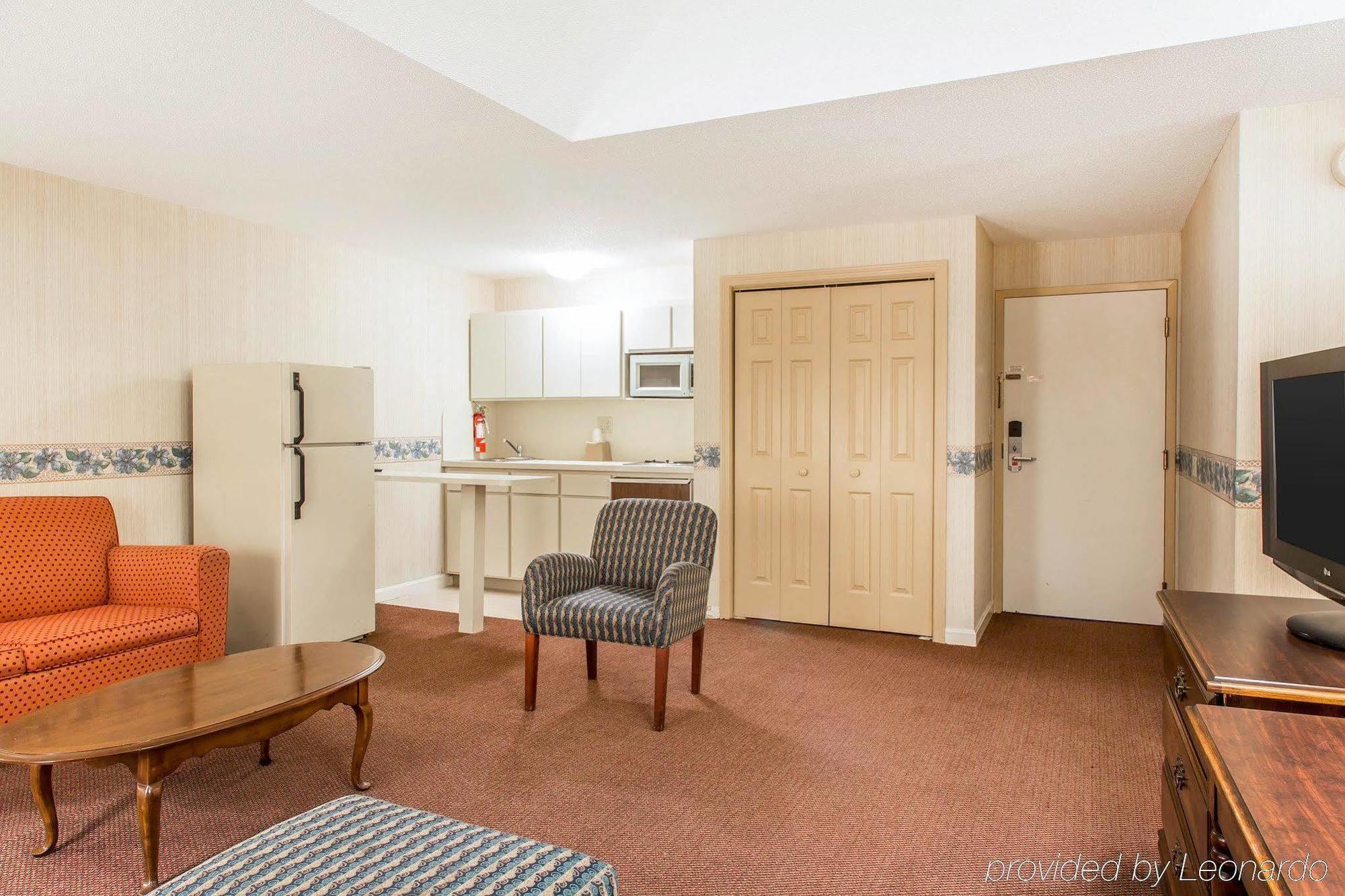 Econo Lodge Inn & Suites Groton Exteriér fotografie