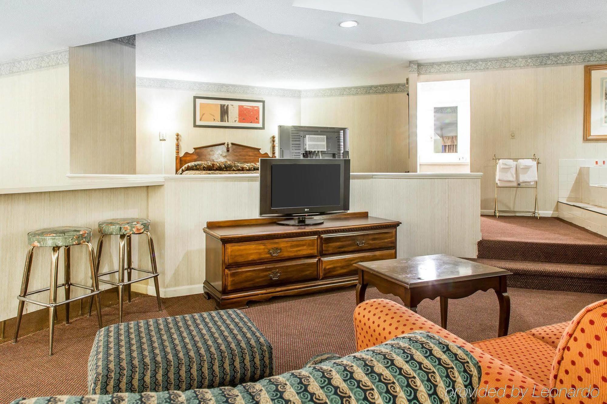 Econo Lodge Inn & Suites Groton Exteriér fotografie