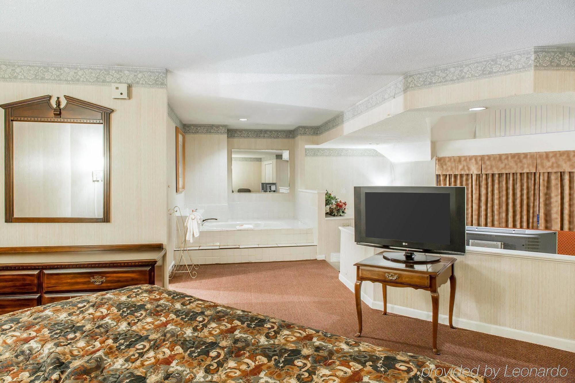Econo Lodge Inn & Suites Groton Exteriér fotografie