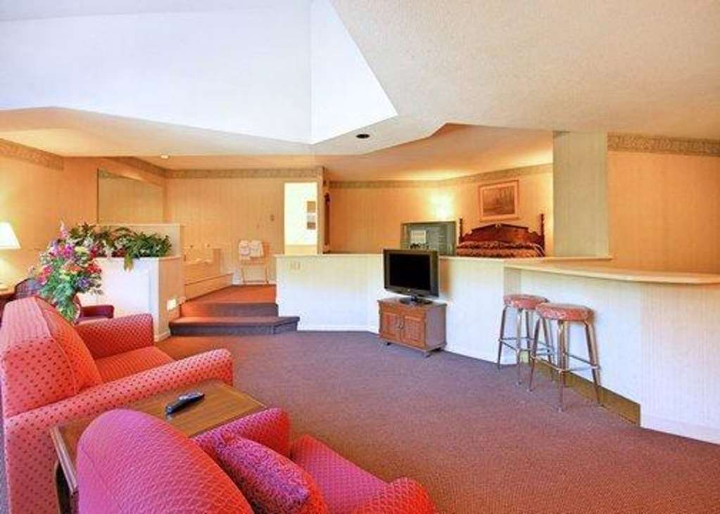 Econo Lodge Inn & Suites Groton Pokoj fotografie