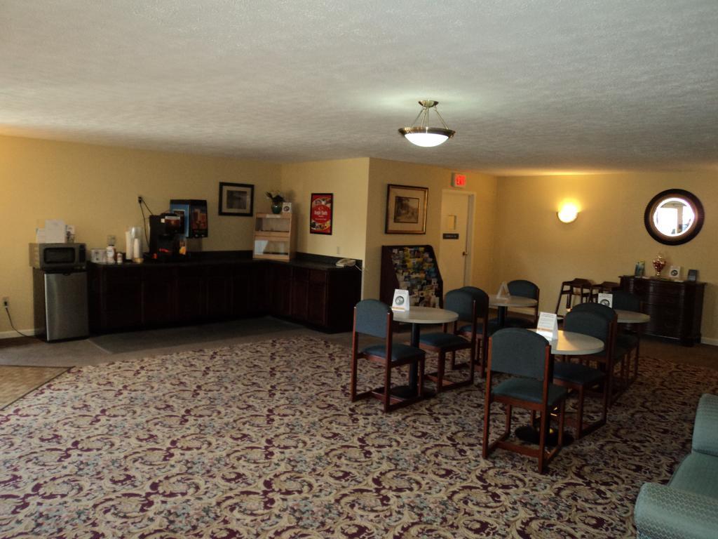 Econo Lodge Inn & Suites Groton Exteriér fotografie