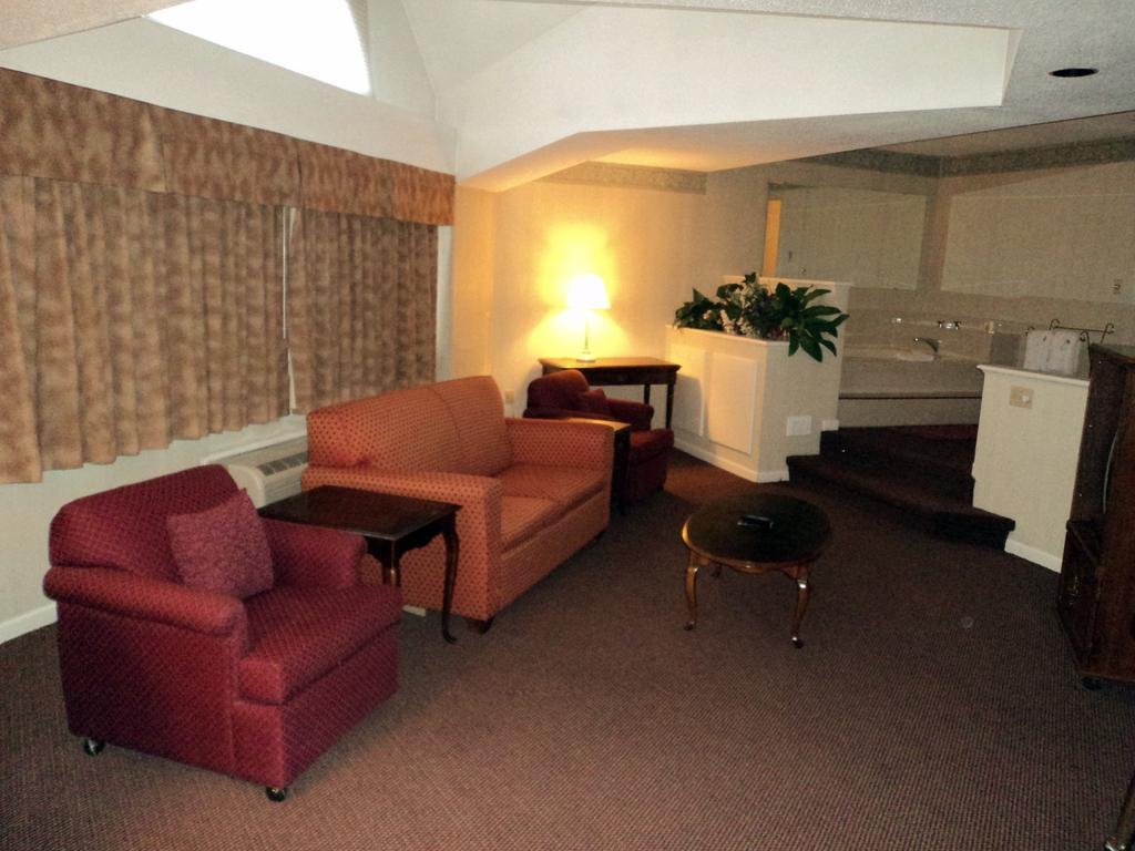 Econo Lodge Inn & Suites Groton Exteriér fotografie